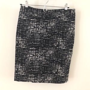 Black and White Patterned Pencil Skirt